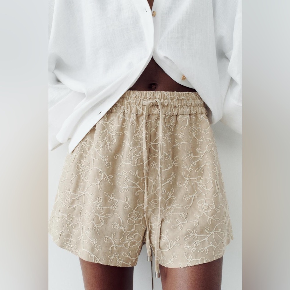 Zara EMBROIDERED ELASTIC WAIST SHORTS Sz M